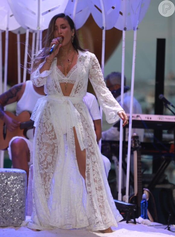 Claudia Leitte usou um look de renda em show em Salvador, na Bahia, neste sábado, 2 de fevereiro de 2019