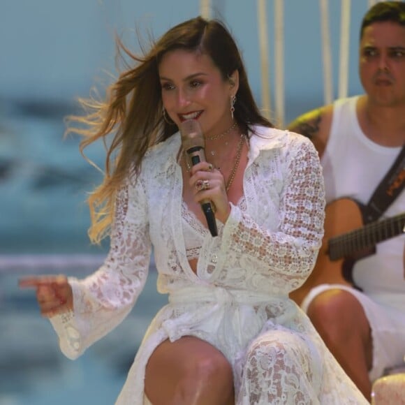 Claudia Leitte apresentou um repertório recheado de sucessos em show na Bahia