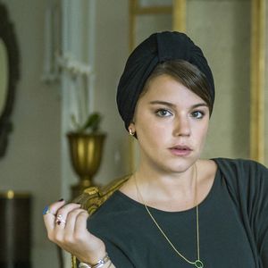 Na novela 'Órfãos da Terra', Dalila (Alice Wegmann) será a vilã, filha preferida do sheik Azis Abdallah (Herson Capri)