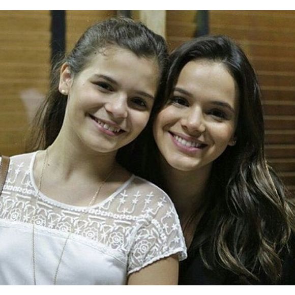 Fãs resgatam vídeo de Luana Marquezine dançando valsa de 15 anos com o namorado