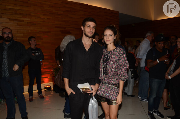 Laura Neiva prestigia o marido, Chay Suede, no lançamento do filme 'Minha Fama de Mau', no shopping Iguatemi, em São Paulo, na noite desta quarta-feira, 06 de fevereiro de 2019