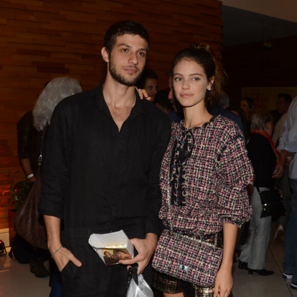 Laura Neiva prestigia o marido, Chay Suede, no lançamento do filme 'Minha Fama de Mau', no shopping Iguatemi, em São Paulo, na noite desta quarta-feira, 06 de fevereiro de 2019