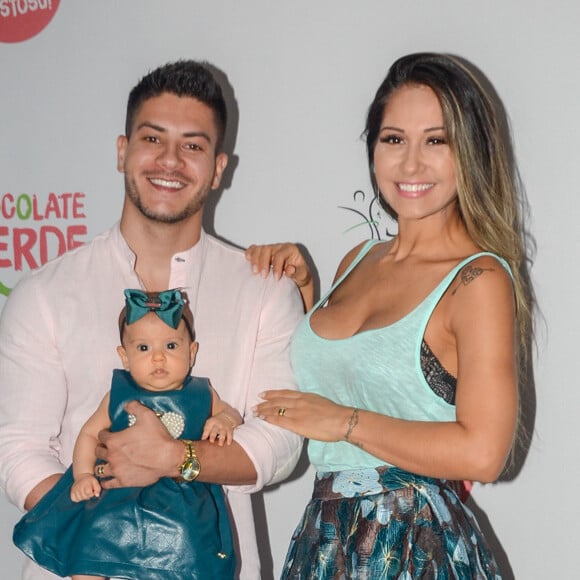 Filha de Mayra Cardi e Arthur Aguiar acompanha pais em evento nesta quinta-feira, dia 07 de fevereiro de 2019