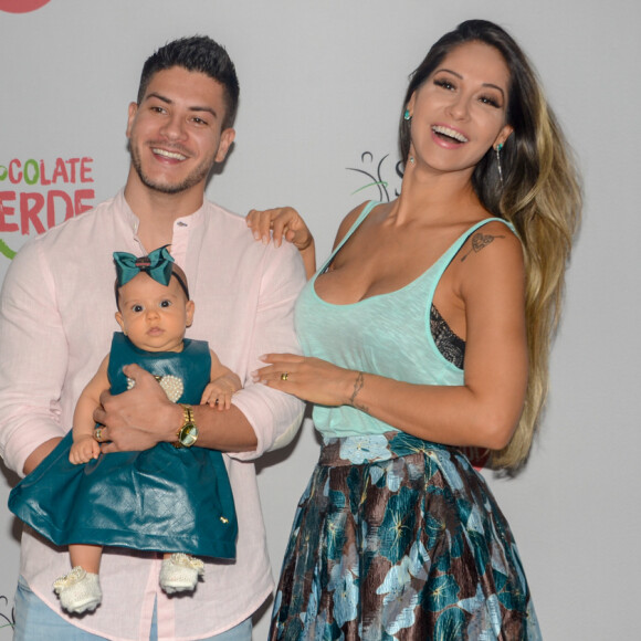 Mayra Cardi combinou seu look com o da filha, Sophia