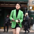 Tendências de moda de Nova York: blazer + bermuda ciclista + botas de cano alto
