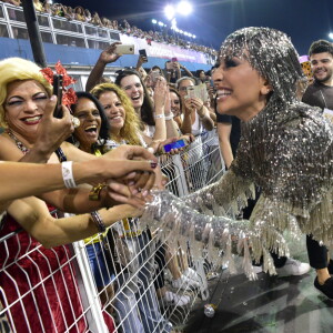 Sabrina Sato foi ovacionada pelo público presente