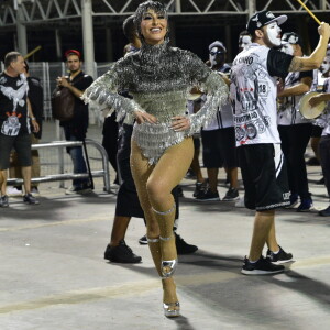 Sabrina Sato é rainha de bateria da Gaviões da Fiel