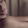 Gisele Bündchen posa sensual para promover sua marca de lingerie