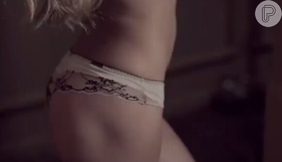 Gisele Bündchen faz vídeo de calcinha para divulgar nova coleção da sua grife de lingerie