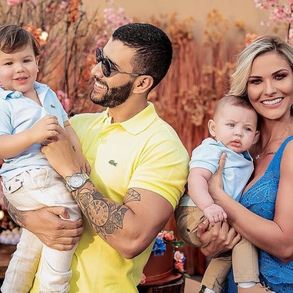Andressa Suita afirmou ao Purepeople achar importante compartilhar a rotina ao lado dos filhos, Gabriel e Samuel, frutos do seu casamento com Gusttavo Lima: 'Muitas mulheres e mães se identificam comigo, e a gente conversar e trocar essas informações e tão importante para quanto para mim'