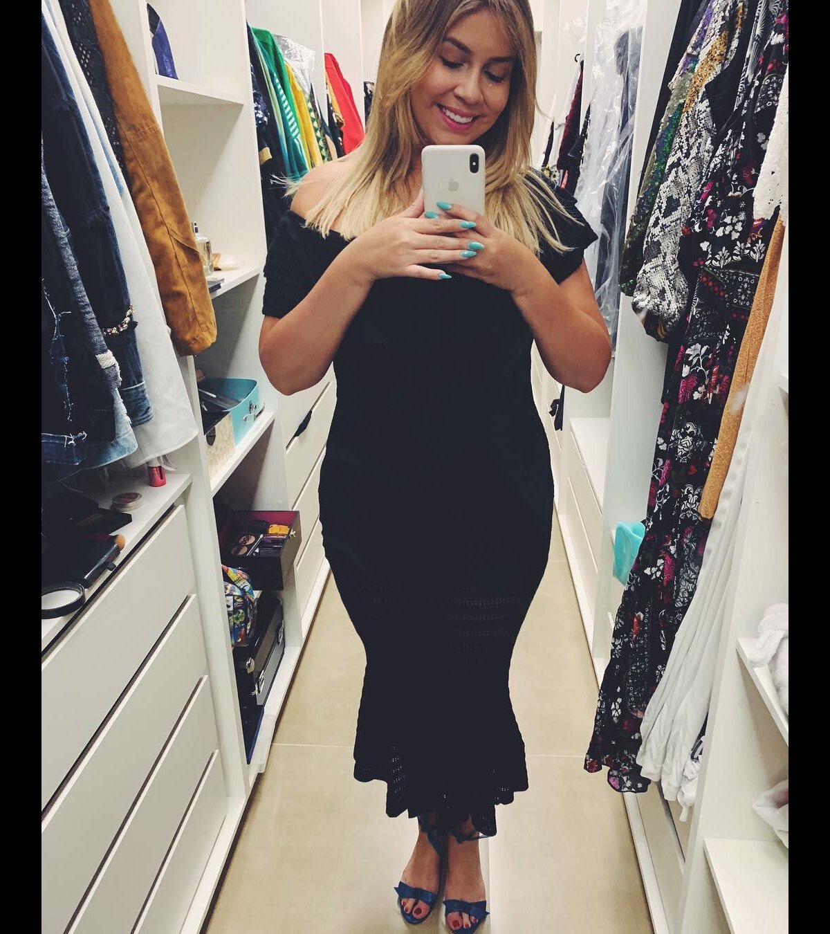 Foto: Mais magra, Marília Mendonça usou um vestido justo ao corpo -  Purepeople