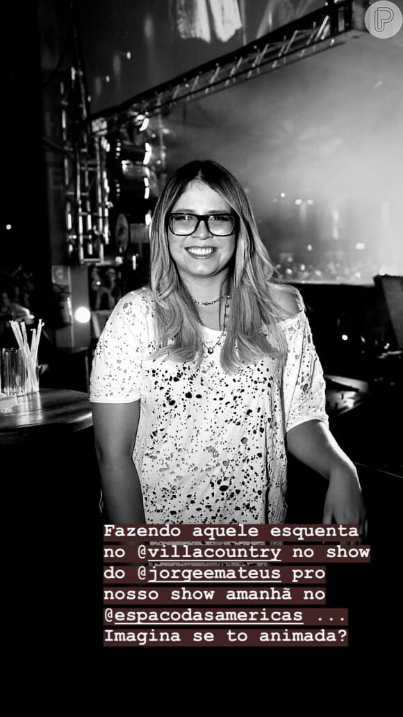 Marília Mendonça usou t-shirt com furos e calça preta