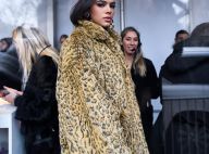 Street Style: Bruna Marquezine aposta em maxicasaco de oncinha em NY. Foto!