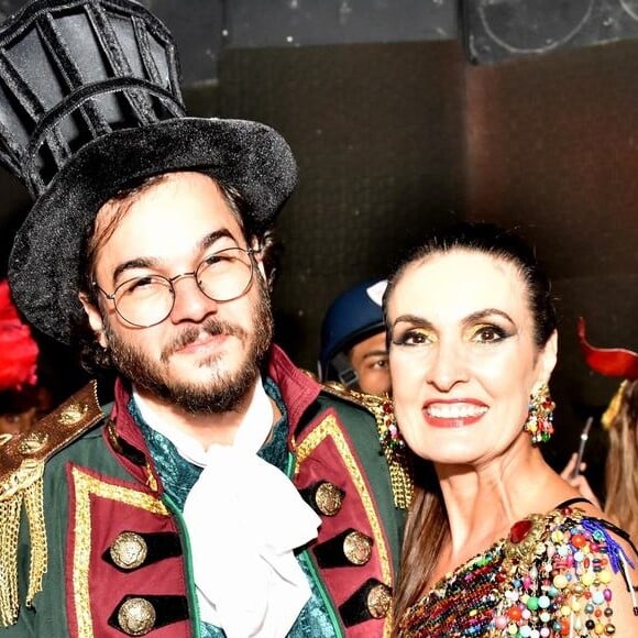 Fátima Bernardes e Túlio Gadêlha abriram a maratona de pré-carnaval em baile em Recife na noite de sexta-feira, 15 de fevereiro de 2019