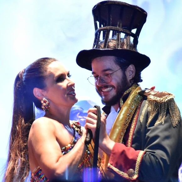 Fátima Bernardes e Túlio Gadêlha dançaram forró no Baile dos Artistas em Recife, Pernambuco