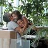 Flávia Alessandra, Otaviano Costa e Olivia trocaram abraços durante almoço no Rio