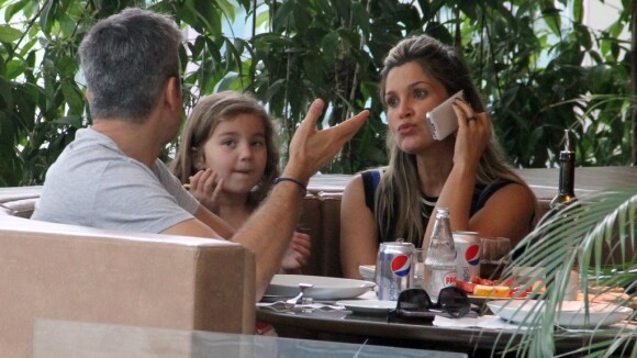 Flávia Alessandra e Otaviano Costa fazem programa família com a filha, Olivia