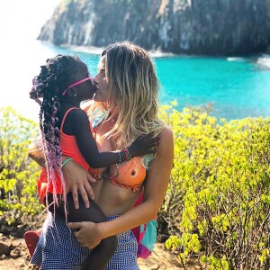 Filha de Giovanna Ewbank, Títi encheu a internet de fofura