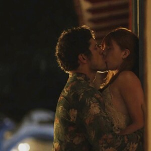 Marina Ruy Barbosa e José Loreto formam par romântico na novela "O Sétimo Guardião".