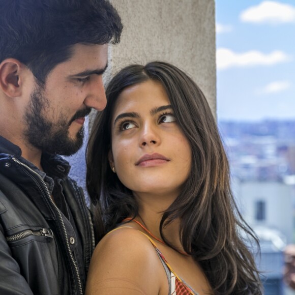 O casal Laila (Julia Dalavia) e Jamil (Renato Góes) viverá um romance proibido na novela 'Órfãos da Terra'