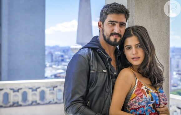 Laila (Julia Dalavia) fugirá para o Brasil e Jamil (Renato Góes) a encontrará aqui e viverão amor proibido em 'Órfãos da Terra'