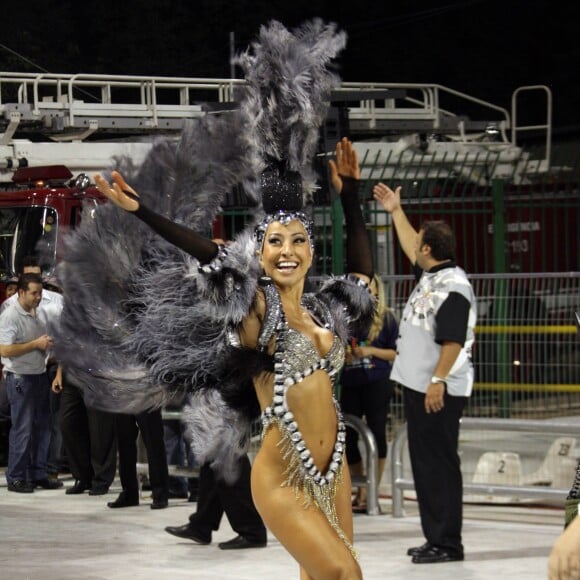 Depois de ser musa da bateria até 2009, Sabrina Sato se tornou madrinha da bateria