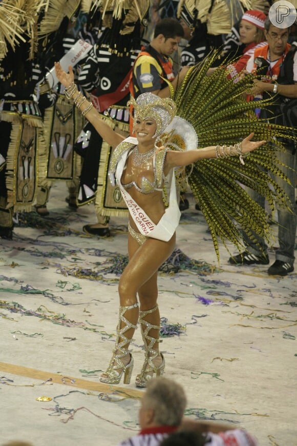 No Carnaval de 2009, Sabrina Sato também aterrissou no Rio de Janeiro: a 'japa' desfilou pelo Salgueiro