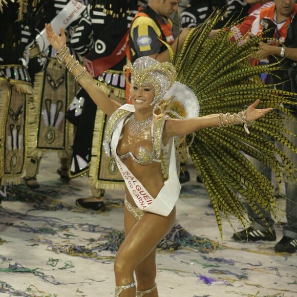 No Carnaval de 2009, Sabrina Sato também aterrissou no Rio de Janeiro: a 'japa' desfilou pelo Salgueiro