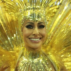 Sabrina Sato brilhou como rainha de bateria da Vila Isabel em 2018 com look superdourado