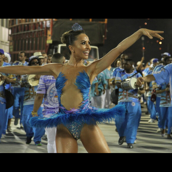 Em 2015, Sabrina Sato também apareceu como bailarina em ensaio técnico da Vila Isabel