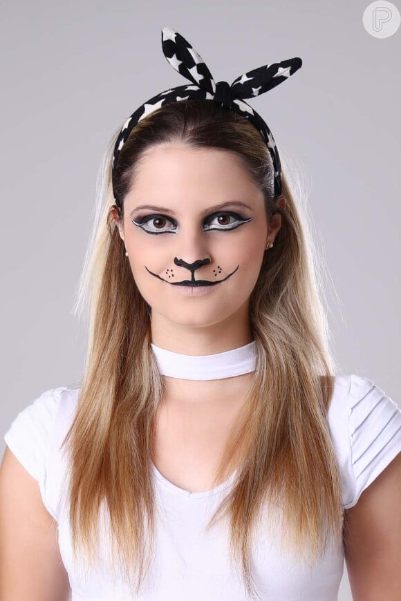 Aprenda o passo a passo da maquiagem de gatinha para o Carnaval!
