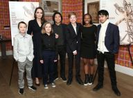 Angelina Jolie curte férias em NY com os 6 filhos e vai a exibição de filme