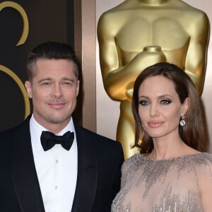 Angelina Jolie e Brad Pitt enfrentaram uma briga judicial pela custódia dos filhos que, por enquanto, está com a atriz. Desde o divórcio em 2006, o processo segue em aberto