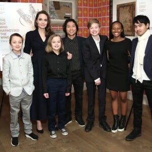 Angelina Jolie e os seis filhos assistiram a uma sessão especial do filme da Netflix 'O Menino que Descobriu o Vento', no Crosby Street Hotel, em Nova York