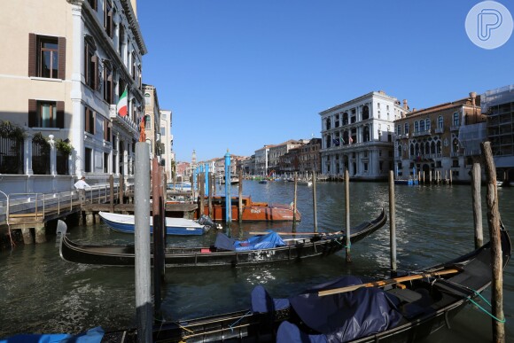 O hotel Cippriani fica em frente ao canal, onde passam as famosas gôndolas de Veneza