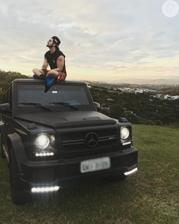 Luan Santana ostenta ao comprar carro de luxo da marca Mercedes-Benz que pode chegar a custar quase 1,2 milhão de reais