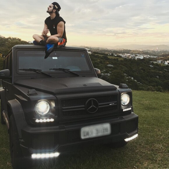 Luan Santana ostenta ao comprar carro de luxo da marca Mercedes-Benz que pode chegar a custar quase 1,2 milhão de reais