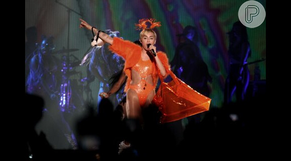 Miley Cyrus realizou apresentação ousada e provocou o público