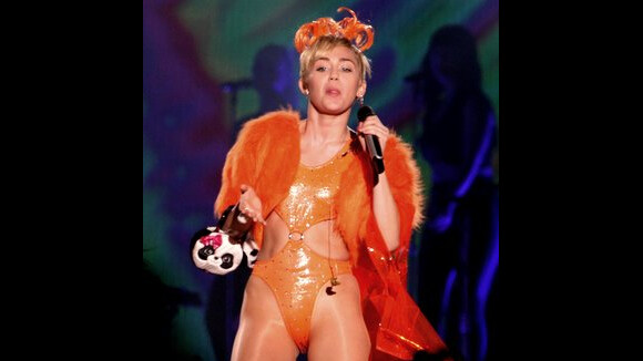 Miley Cyrus se despede do Brasil com show no Rio de Janeiro