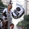 Leandra Leal também é porta-estandarte do bloco 'Cordão da Bola Preta', no Rio