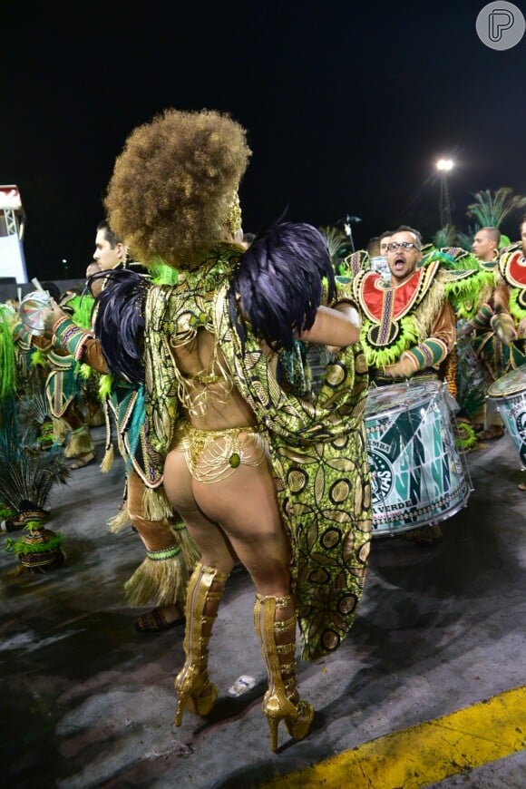 Viviane Araujo comemorou o primeiro título da Mancha Verde no Grupo Especial do carnaval de São Paulo: 'É Mancha! É campeã!'