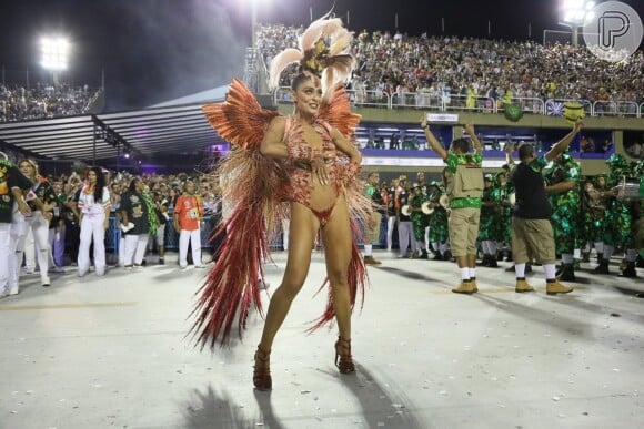 Juliana Paes representou uma ave rara no desfile de carnaval da Grande Rio