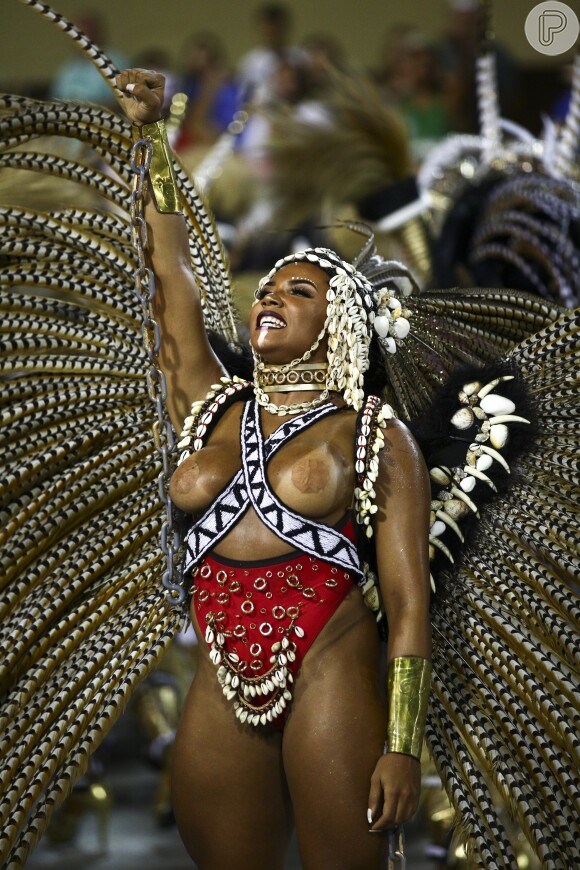 Evelyn Bastos é rainha de bateria da escola campeã do Carnaval do Rio de Janeiro, a Estação Primeira de Mangueira. Ela veio representando a escrava Esperança Garcia, considerada a primeira mulher advogada do Piauí, e volta à Sapucaí no sábado, 09 de março de 2019