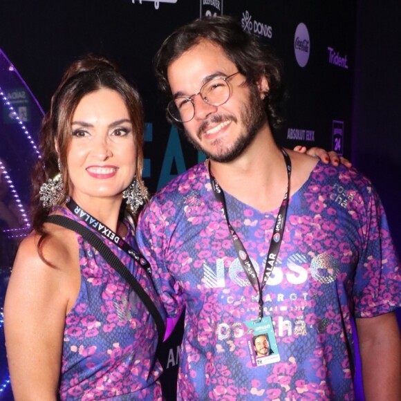 Fátima Bernardes se jogou na Marquês de Sapucaí com o namorado, Túlio Gadêlha, na noite deste sábado, 9 de março de 2019