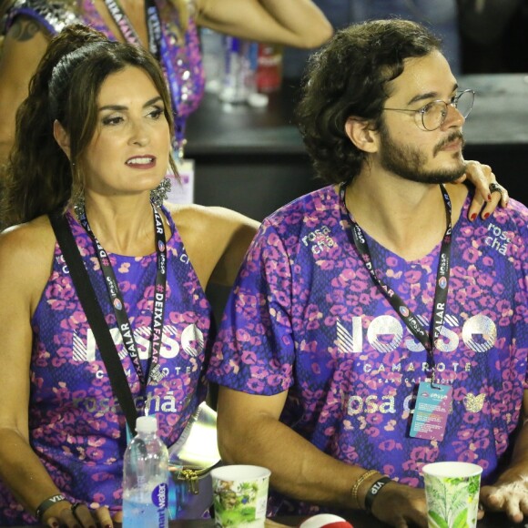 Fátima Bernardes foi ao sambódromo e curtiu a última noite de Carnaval com Túlio Gadêlha