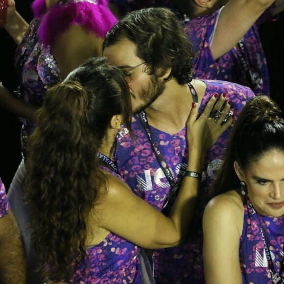 Fátima Bernardes trocou beijos com namorado, Túlio Gadêlha, na noite deste sábado, 9 de março de 2019