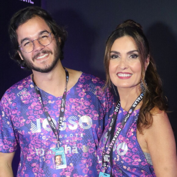 Fátima Bernardes curtiu o último dia de Carnaval na Marquês de Sapucaí com namorado, Túlio Gadêlha, neste sábado, 9 de março de 2019