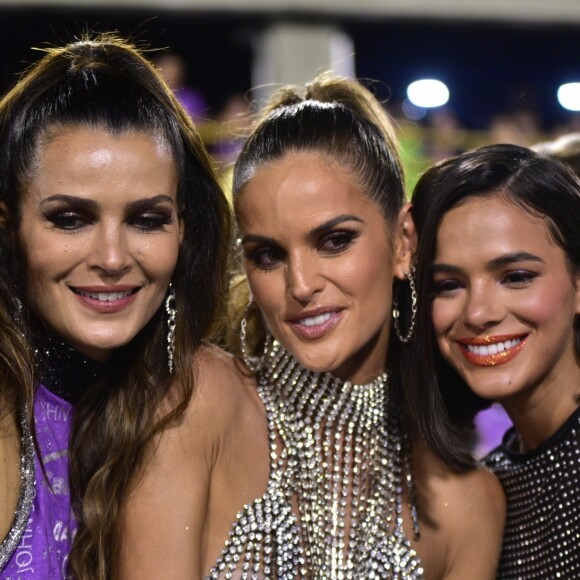 Bruna Marquezine assumiu que já foi traída algumas vezes, mas brincou: 'Nunca tive a oportunidade de ser traída no carnaval. Foi sempre antes disso'