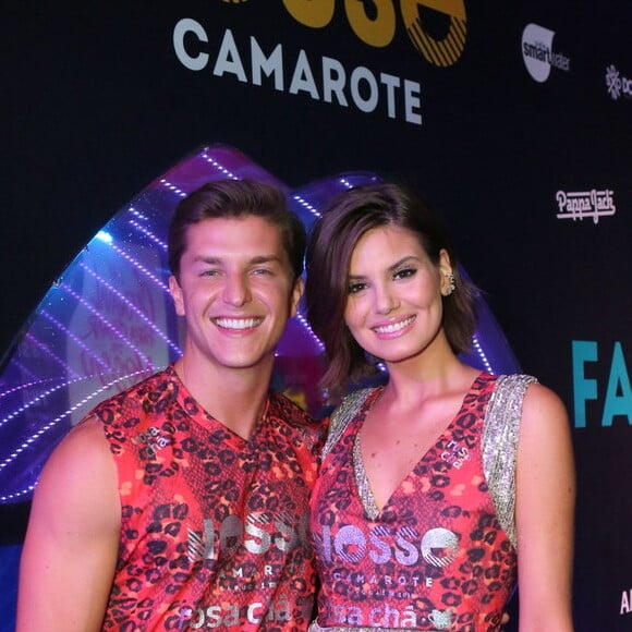 Camila Queiroz relata pressão na web por ter filho com Klebber Toledo: 'Postamos uma foto juntos e nos comentários só tem falado sobre isso'