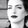 Anne Hathaway posa para capa de revista 'Elle' e desabafa sobre sucesso na carreira após 'Os Miseráveis': 'A minha impressão é que as pessoas precisavam de uma folga de mim'
